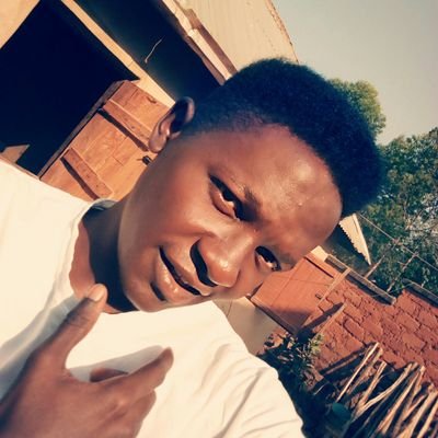 A lover of good music
A keyboard player
A singer
A pharmacist in training
A Chelsea fan
I love art
Movie freak...