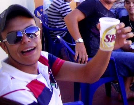 Hoje me sinto mais forte, mais feliz, quem sabe ? Só levo a certeza de que muito pouco eu seei. (8)