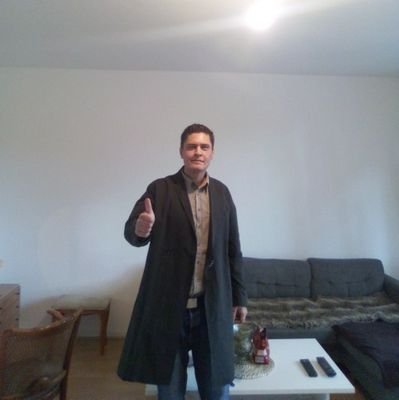 Richard22777215's profile picture. Multitasker