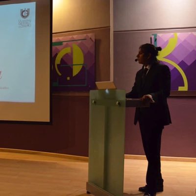 yoomasterlol's profile picture. M. Hertz Diseñador gráfico Maestrante en MDCH Tiro con Arco Violinista Hombre renacentista 🧐