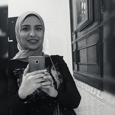 amira_aliii's profile picture. #Arch #CUFE                                    جِئتُ إلى هُنا هَارِبا .. لا لِيقرَأ أحَدا ..         فَقَط لأُحَدّث جُدرانِي المَهدومَة .. لأرجو شَتاتي أن يَعود