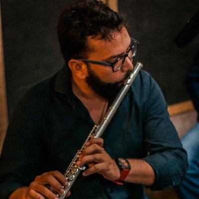 Músico, professor e pesquisador
Flautista, saxofonista e pifeiro
Doutorando em música