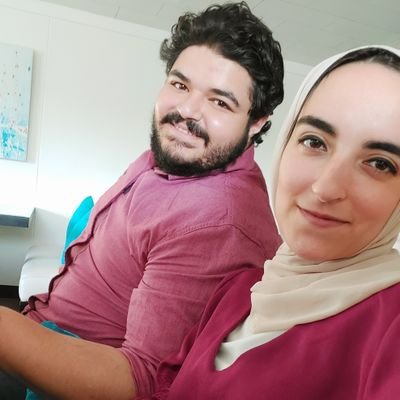 عاقل ( فاكر نفسُه عاقل ) عايش وسط المجانين .. لِكُلِ شيءٍ إذا ما تْم نُقصان..فلا يَغُرَنَكَ بطيبِ العَيشِ إنسان