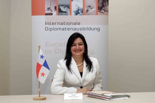 MontenegroSonia's profile picture. Admiradora de mi esposo Rodrigo Noriega. Orgullosa del oro verde mi país. Panamá 🇵🇦 vale mas sin minería.