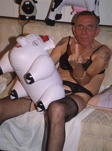 sapik's profile picture. Bildiğin sapık işte.