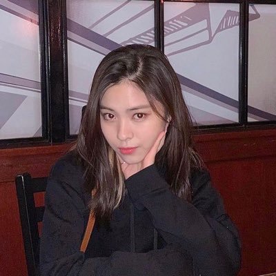 rjrjlvlv's profile picture. 신류진한테 미친여자
