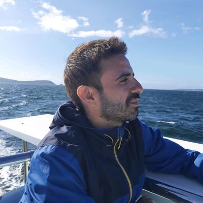 Formador. Comunicador. Tripofóbico. Lynchiano. Hanekiano. Dame una copa de vino tinto y un buen drama de relaciones materno-filiales y todo irá bien.