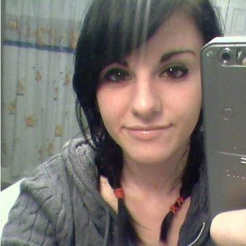 kaptainkool17's profile picture. Goofy bitch.