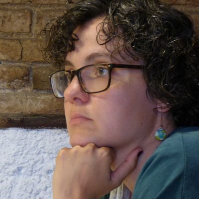 albirona_fona's profile picture. Bibliotecària a la @bibliomanyer de Vilassar de Dalt.
Porto ulleres, però no em faig monyos. I sshhht no és la meva paraula preferida.