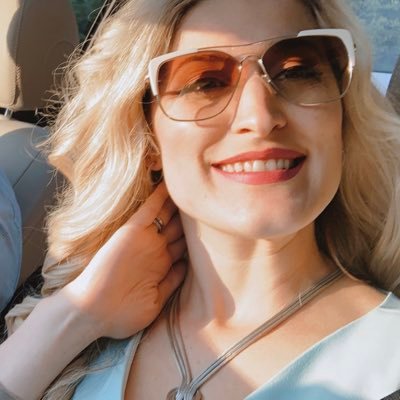 Business Owner 💵 , Avid Traveler, ✈️ Skincare Advocate Lic: Esty 💆🏼♀️Mixologist🍸🥃 Languages 🇺🇸 🇲🇽 🇨🇿 🇷🇺 Smoothie Queen🥤 Dietetics Student 🍎