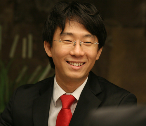 편견과 변명에 휘둘리지 않는 지성, 옳은 것을 실천하는 용기 원함/Guitar&농구&축구/늙어서는 음악을 주로 할 사람