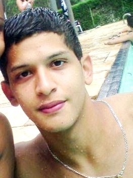 Apaixonado p tudo que faço,esperando tamb a hora certa chegar!Tenho1001 amores e eternas paixões espero construir o meu futuro e a sim ser eternamente feliz p.