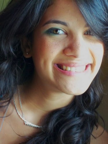 De que adiante tentar se definir, aqui ou em qualquer lugar que seja? Se sempre aparecem pessoas que formulam uma opinião distorcida de você? Sou Fernanda!
