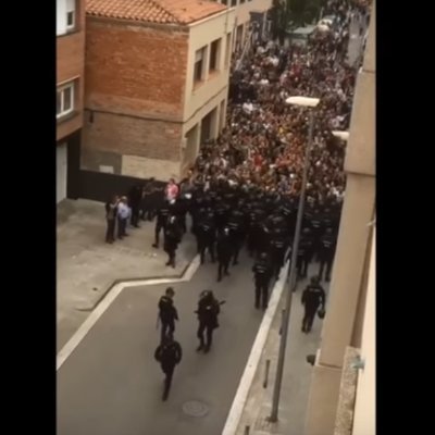 Mentre hi hagi mestres dempeus, no hi haurà pobles agenollats . Els Països Catalans són una nació. #1O ni oblit ni perdó. Compte de seguretat és @CapPasEnrere.