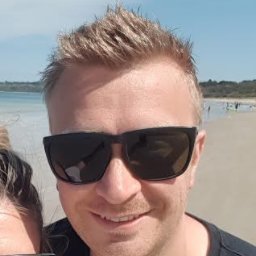Football obsessed and loves to chat about it as host on My Best Eleven Podcast. Lives on the beach in Melbourne, Aus but Luton boy at heart