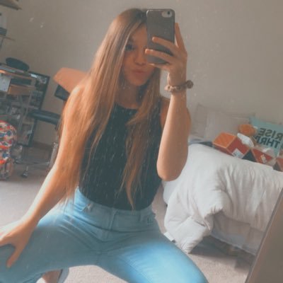 emilyob18's profile picture. do whatever the hell you want🌝