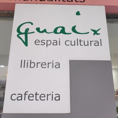 Espai Cultural Guaix, una llibreria on trobaràs  les novetats literàries i podràs gaudir d'un bon cafè.