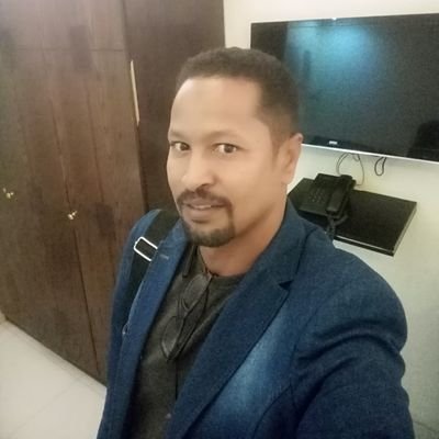 ‏‏لدي قلب بارد يستطيع التخلي عن الجميع بكل بساطه لذا لا تتعامل معي علي انك شي نادر

(( سوداني زووول وافتخر))