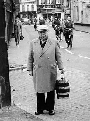 Producent van de heerlijke Tilburgse mosterd. Na 141 jaar dreigde deze mosterd verloren te gaan. Sinds 2011 weer in de speciaalzaak verkrijgbaar.
