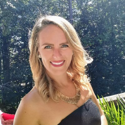 Specializing in research backed science, nutrition and emotional mastery coaching to support deep seated gut, hormonal, and toxin related symptoms.
