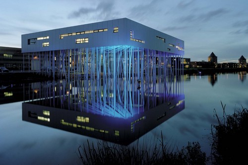 Het Aluminium Centrum is een koepelorganisatie voor de aluminium industrie in Nederland en fungeert als kennis- en informatiecentrum.