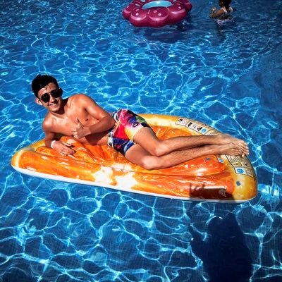 CurrieFinley's profile picture. Love-peace-berghaus fleece.       Comsi-Comsa know many languages