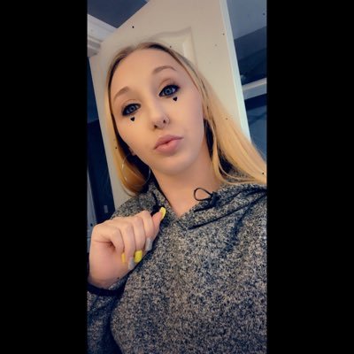 _embuttss's profile picture. ♡ ♔