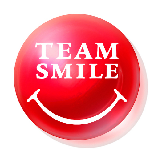 TEAM SMILE　つなげよう、感動。つながろう、東北の笑顔。今こそ、エンタテインメントの力を。エンタテインメントを通じて「笑顔や元気」を生み出すために、力を合わせて行動する（復興を支援する）プロジェクト「TEAM SMILE」。