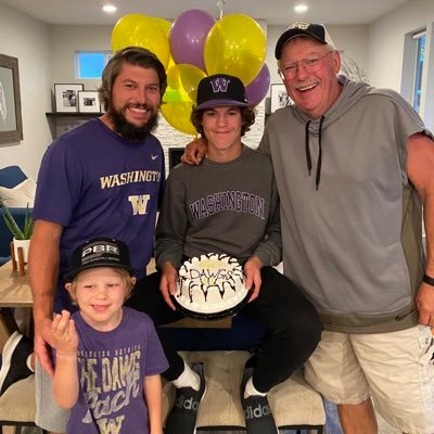 @UW_Baseball commit⚾️ Lynden 2024 ⚾️🏀 NorCal 2024 ⚾️ Sweets 🍭 ⚾️