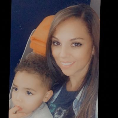 Profile Picture of Michelle Custer Sinclair (@MissChelleC) on Twitter