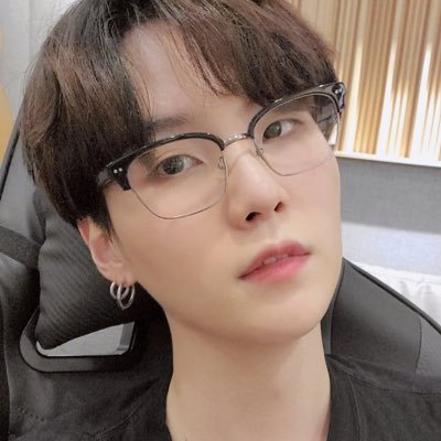 pls talk to me about bts, txt, twice, itzy, got7, and eric nam ♡ she/her ♡ 20