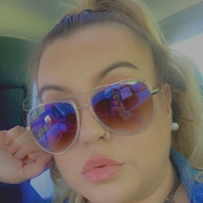 LaDiiE_e's profile picture. fashionista & makeup addict.Hard worker residing in PDX , but Cali girl at heart #Ninergang #lakernation