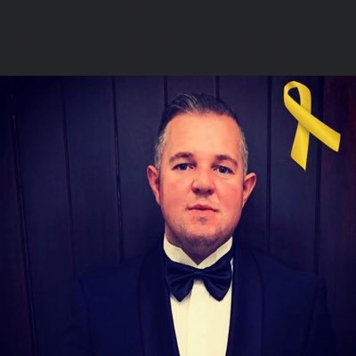 French teacher | Ambassador for children’s cancer research fund @FriendsofRosie 🎗 💛#childhoodcancerawareness