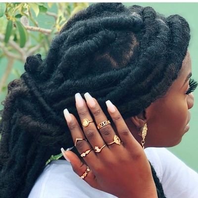 adrerayoesther's profile picture. 