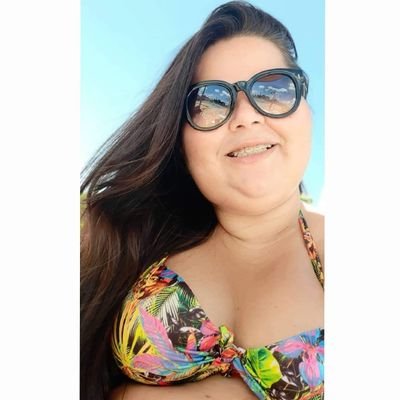 Kessia_Rosa's profile picture. Dramática, irritante, carente, louca, irônica, idiota, anormal, criança, estranha, um desastre, chata e muito ciumenta. Prazer, eu.
