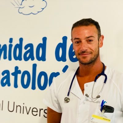 Pediatra. Actualmente, Jefe de Sección de Neonatología del HGU Santa Lucía, Cartagena. Profesor Asociado de la @UCAM