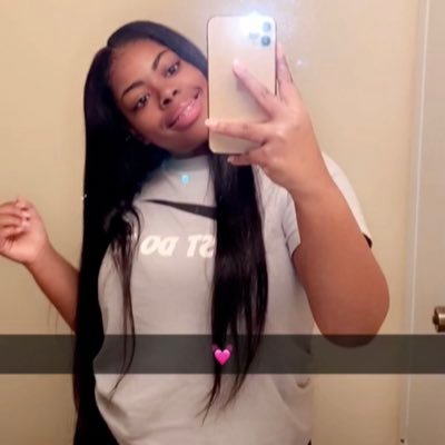 God first 🙏🏽 She believed she could do it so she did it ✨ MDM 💙Tamia’s Kollections🛍 Young boss💰