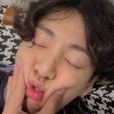 BTS_myuniversee's profile picture. “𝙒𝙀 𝘼𝙍𝙀 𝙉𝙊𝙏 𝙎𝙀𝙑𝙀𝙉 𝙒𝙄𝙏𝙃 𝙔𝙊𝙐 “ ————— Fan acc♡︎