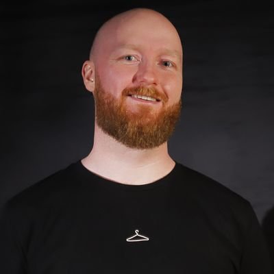Komiker og eier av en kulturpub, med andre ord konkurs