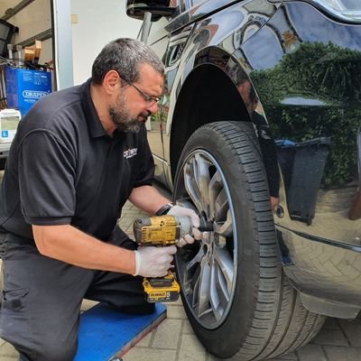 crownmobiletyre's profile picture. 07495 552 565
We are your Mobile tyre & Brakes fitting service.
Stockists of New tyres for cars vans & suv's.
alloygator wheel protection.