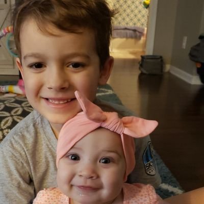 astrangeharris's profile picture. Dan, kiddos, family. ❤