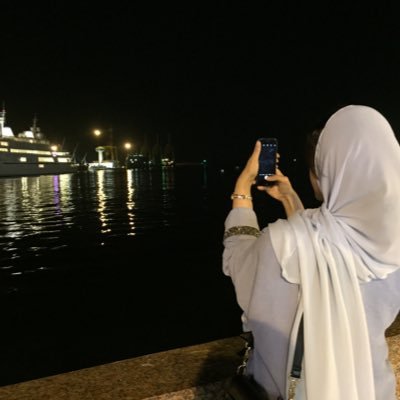 aida_aljadidi's profile picture. Between Art | Moon & Beach | Founder of @aidaswork