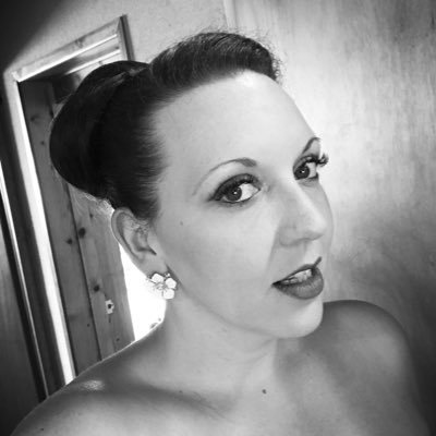 MontiniSamantha's profile picture. Devon based vocalist singing songs through the decades | 🎶 Music 📖 Books ☕️ Tea ❤️