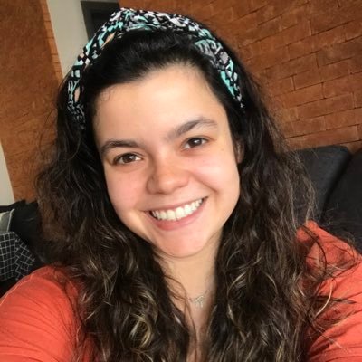 Só uma contadora meio workaholic que perde tudo menos a piada, em constante guerra contra a balança mas em permanente trégua com o chocolate e a cerveja.