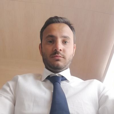 Finanza e storia passioni che scandiscono le mie ore durante la giornata, accompagnate dal calcio piacevole diversivo tra le intense giornate.