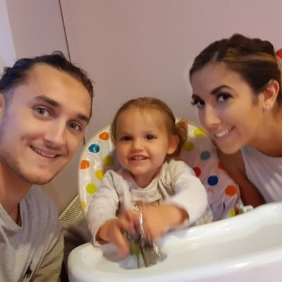 30, From Nottingham, Living in Wigan with my son and 3 beautiful girls.
Family and Football ❤