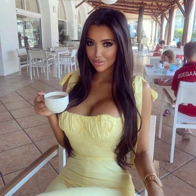 wanna make money & get rich like me ? Dm me !!! serious inquiries only 💰💰 ! let’s do business together ! follow my ig to see how I live my life @chloe.khan 😘