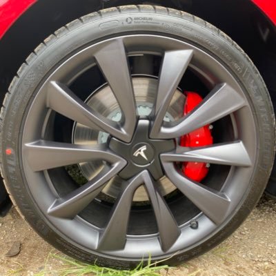 TeslaYRK3's profile picture. model3で13台目の車好きおじさんです　　　　　　　　　　　　興味本位でポチったが　　　　　　　　　　今までに体験した事のない衝撃を受ける　　　　　　　　　　　　　　　　　　　　　　　　これからどうするか楽しみ