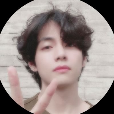 ¡Hola! ¡Este es el bot de Vante!☆
Vengo aquí a interactuar contigo y darte amor. Espero poder alegrar tu día. 💜◌🏹༘