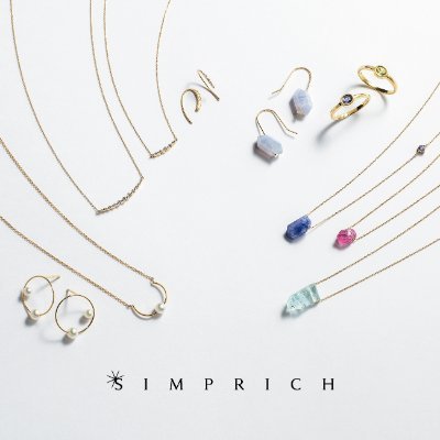 ジュエリーブランド【SIMPRICH】は、
はたらく女性に寄り添い Simple/Elegant/Happinessをキーワードに
シンプルなデザインながら、華やぎを添え、
多忙な日常や疲れた心を潤すジュエリーを提案します。